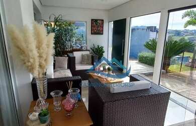 Imagem: A casa em condomínio possui 3 Dormitórios, 2 Banheiros, 2