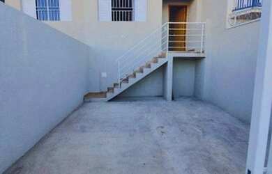 Imagem: A casa possui 2 Dormitórios, 2 Banheiros, 2 Vagas na garagem