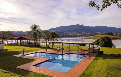 Imagem 1: Pé na água na represa de Piracaia, com ótima topografia, bairro de...