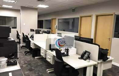 Imagem: O depósito possui 5 Vagas na garagem, 370m² de Área e está