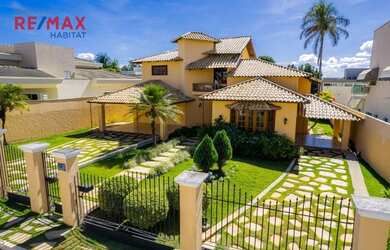 Imagem: A casa em condomínio possui 5 Dormitórios, 5 Banheiros, 530m²