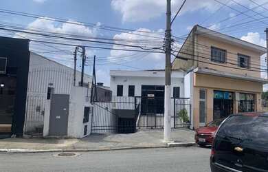 Imagem: O depósito possui 5 Vagas na garagem, 200m² de Área e está