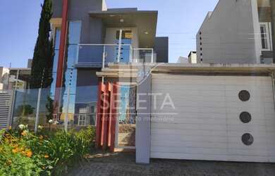 Imagem: A casa possui 2 Dormitórios, 4 Banheiros, 200m² de Área