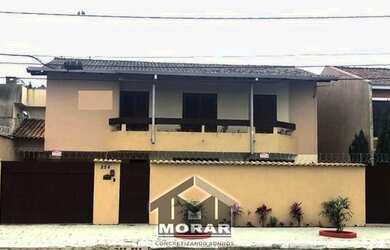 Imagem: A casa possui 4 Dormitórios, 3 Banheiros, 3 Vagas na garagem