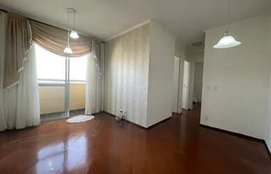 Imagem: O apartamento possui 3 Dormitórios, 1 Banheiro, 1 Vaga na garagem