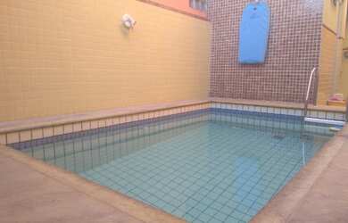 Imagem: A casa possui 3 Dormitórios, 4 Banheiros, 2 Vagas na garagem