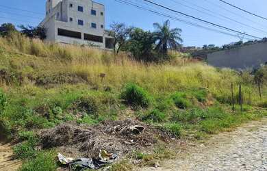 Imagem: O terreno possui 472m² de Área e está localizado em Tropical