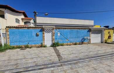 Imagem: A casa possui 3 Dormitórios, 2 Banheiros, 3 Vagas na garagem