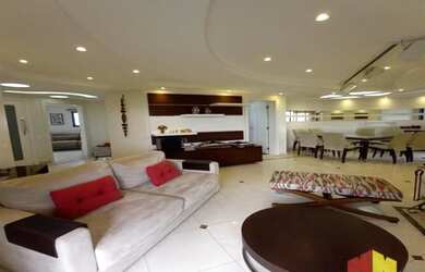 Imagem: O apartamento possui 4 Dormitórios, 3 Banheiros, 4 Vagas na