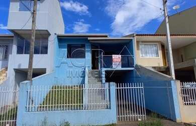 Imagem: A casa possui 2 Dormitórios, 1 Banheiro, 2 Vagas na garagem