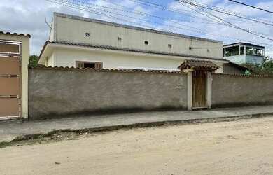 Imagem: A casa possui 4 Dormitórios, 1 Banheiro e 426m² de Área e