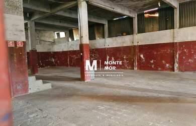 Imagem: O depósito possui 5 Vagas na garagem e 850m² de Área e está