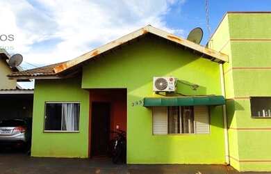 Imagem: A casa possui 3 Dormitórios, 1 Banheiro, 3 Vagas na garagem