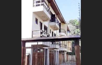 Imagem: A casa possui 2 Dormitórios, 2 Banheiros, 1 Vaga na garagem