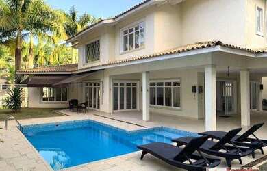 Imagem: A casa em condomínio possui 4 Dormitórios, 5 Banheiros, 4