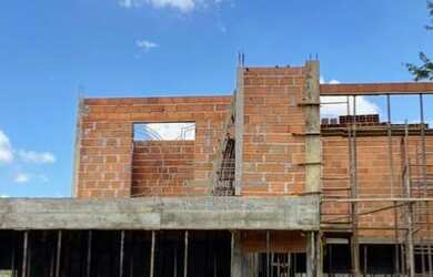 Imagem: A casa em condomínio possui 3 Dormitórios, 3 Banheiros, 4