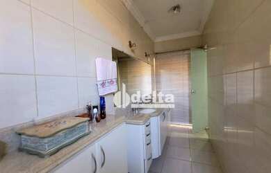 Imagem 9: Casa com 3 dormitórios, 240 m² - venda por R$ 570.000,00 ou aluguel por R$ 3.000,00 - Segi