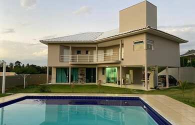 Imagem: A casa em condomínio possui 4 Dormitórios, 5 Banheiros, 5