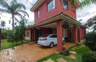 Imagem: A casa em condomínio possui 4 Dormitórios, 4 Banheiros, 4