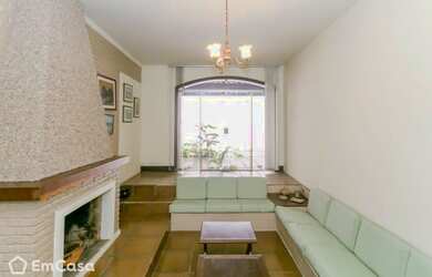 Imagem: A casa à venda possui 4 Dormitórios, 3 Banheiros, 5 Vagas