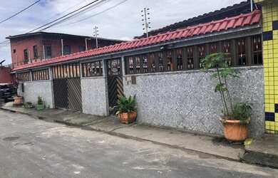 Imagem: A casa possui 3 Dormitórios, 3 Banheiros, 200m² de Área