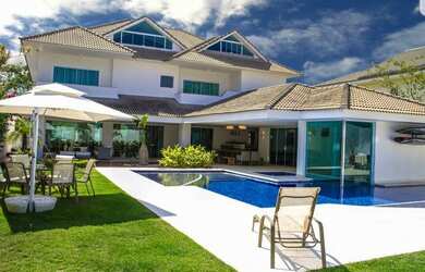 Imagem: A casa em condomínio possui 5 Dormitórios, 5 Banheiros, 4