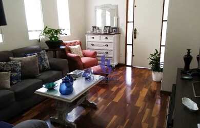 Imagem: A casa possui 4 Dormitórios, 3 Banheiros, 3 Vagas na garagem