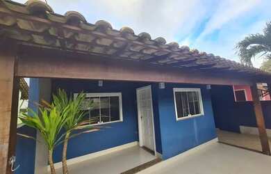 Imagem: A casa possui 3 Dormitórios, 2 Banheiros, 2 Vagas na garagem