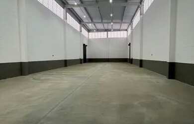 Imagem: O depósito possui 5 Vagas na garagem, 800m² de Área e está