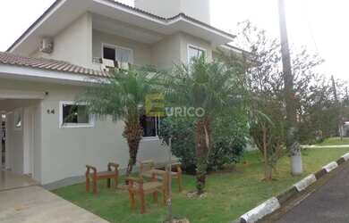 Imagem: A casa possui 3 Dormitórios, 5 Banheiros, 4 Vagas na garagem