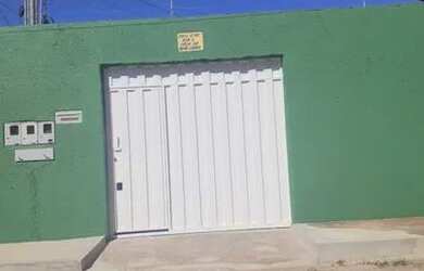 Imagem: A casa possui 3 Dormitórios, 2 Banheiros, 3 Vagas na garagem