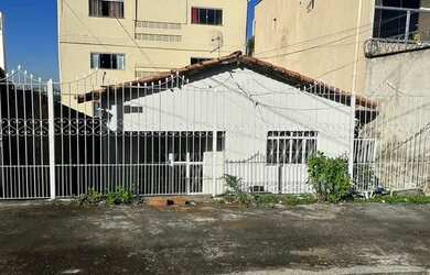 Imagem: A casa para alugar possui 3 Dormitórios, 1 Banheiro e 130m²