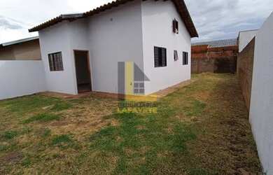 Imagem: A casa possui 2 Dormitórios, 1 Banheiro, 5 Vagas na garagem