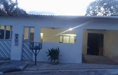 Imagem: A casa possui 2 Dormitórios, 2 Banheiros e 1 Vaga na garagem