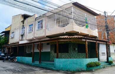 Imagem: A casa possui 2 Dormitórios, 4 Banheiros, 1 Vaga na garagem