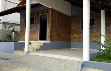 Imagem: A casa possui 3 Dormitórios, 2 Banheiros, 1 Vaga na garagem