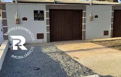 Imagem: A casa possui 2 Dormitórios, 2 Banheiros, 2 Vagas na garagem