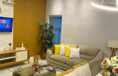 Imagem: A casa possui 3 Dormitórios, 3 Banheiros, 2 Vagas na garagem