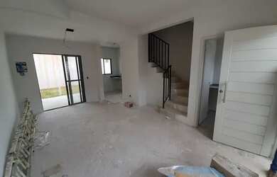 Imagem: A casa em condomínio possui 3 Dormitórios, 3 Banheiros, 2