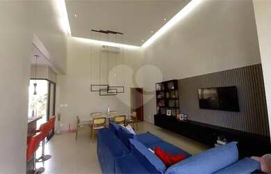 Imagem: A casa em condomínio possui 3 Dormitórios, 3 Banheiros, 3