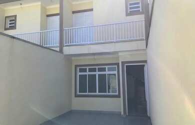 Imagem: A casa possui 2 Dormitórios, 1 Banheiro, 2 Vagas na garagem