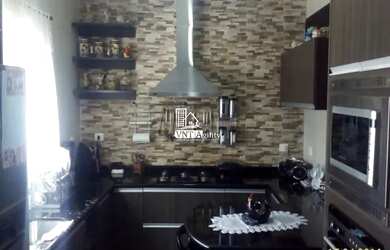 Imagem: A casa possui 3 Dormitórios, 4 Banheiros, 4 Vagas na garagem