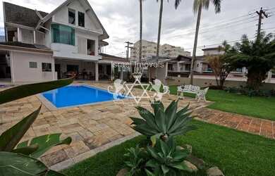 Imagem: A casa possui 5 Dormitórios, 5 Banheiros, 5 Vagas na garagem