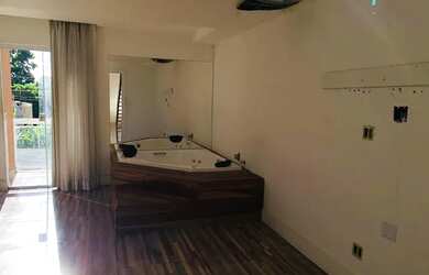 Imagem: A casa possui 2 Dormitórios, 3 Banheiros, 1 Vaga na garagem