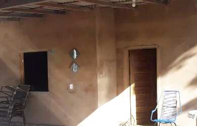 Imagem: A casa possui 2 Dormitórios, 1 Banheiro e está localizado