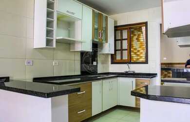 Imagem: A casa possui 3 Dormitórios, 1 Banheiro, 1 Vaga na garagem