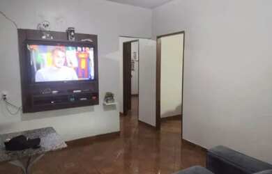 Imagem: A casa possui 2 Dormitórios, 2 Banheiros, 1 Vaga na garagem