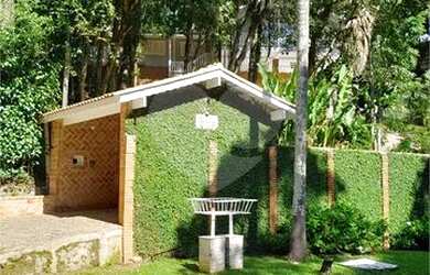 Imagem: A casa possui 2 Dormitórios, 3 Banheiros, 2 Vagas na garagem