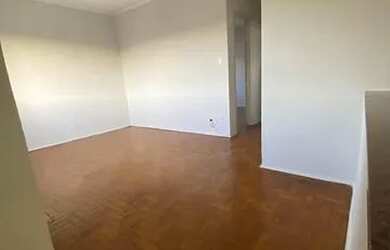 Imagem: A casa possui 3 Dormitórios, 2 Banheiros, 1 Vaga na garagem