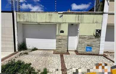 Imagem: A casa possui 4 Dormitórios, 3 Banheiros, 3 Vagas na garagem